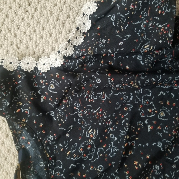 Dark navy shoulder cutout top - Picture 2 of 3